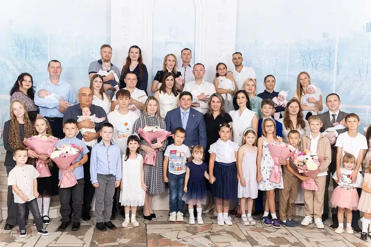 Поздравили многодетные семьи