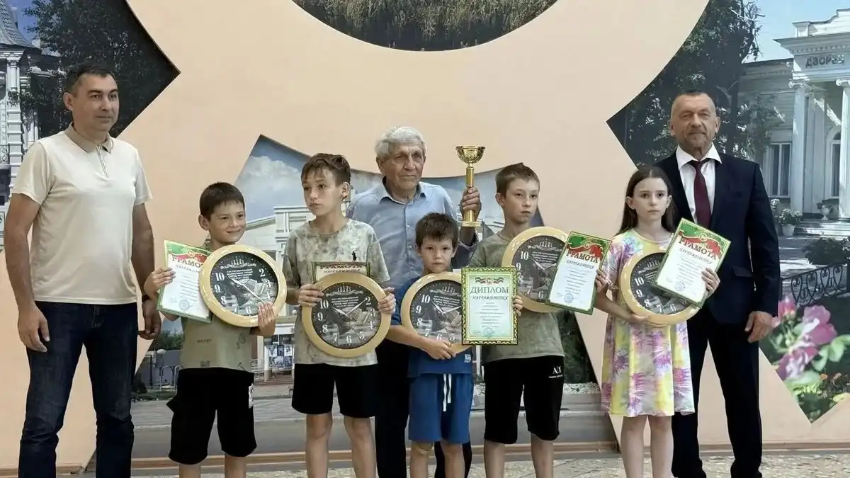 Яшь шахматчылар тренерлары К. Шәйхетдинов белән