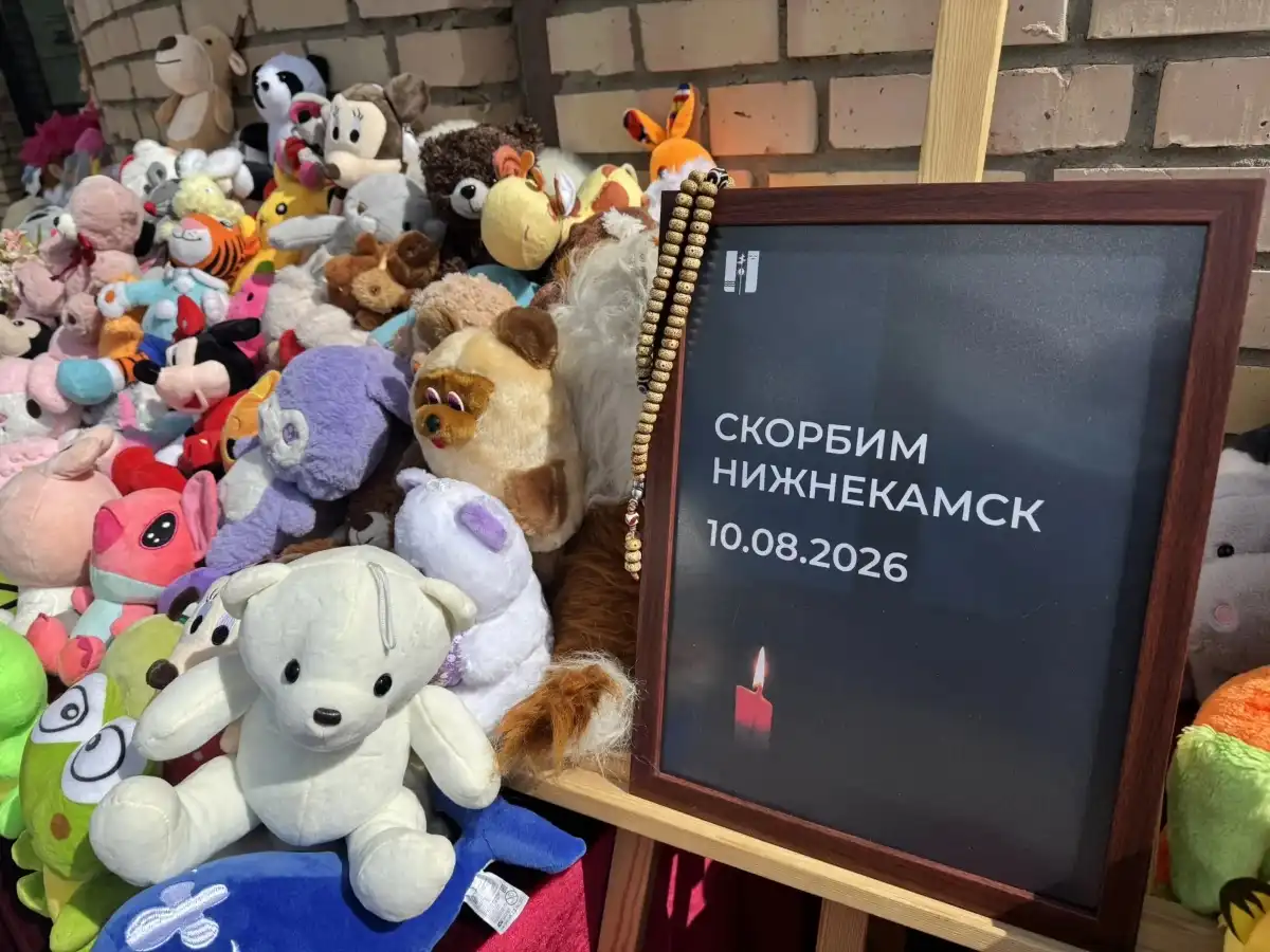 Игрушки на стихийном мемориале