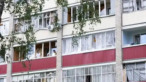 Түбән Камада дрон һөҗүменнән соң күпфатирлы йорт зыян күргән - НТР 24
