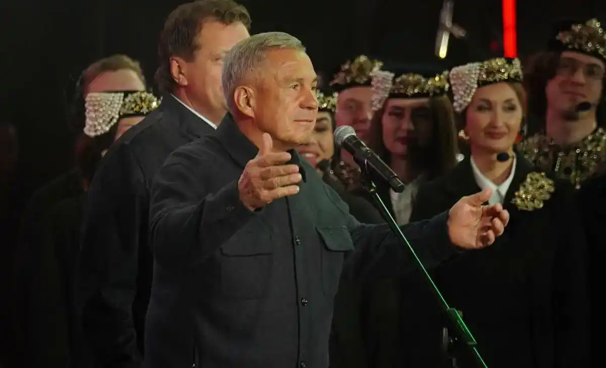 Раис Татарстана Рустам Минниханов