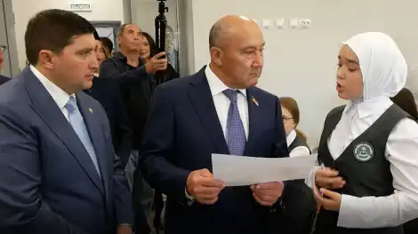 Марат Әхмәтов Түбән Камада яңартылган гимназиядә булды - телеканал НТР 24