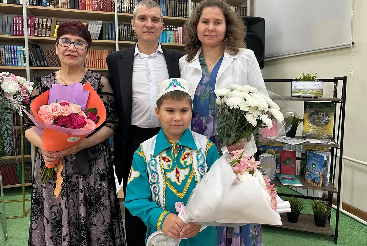 Ф. Сабитова улы, килене һәм оныгы белән