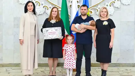 Түбән Камада күп балалы гаилә статусын алучыларга таныклык тапшырдылар - телеканал НТР 24