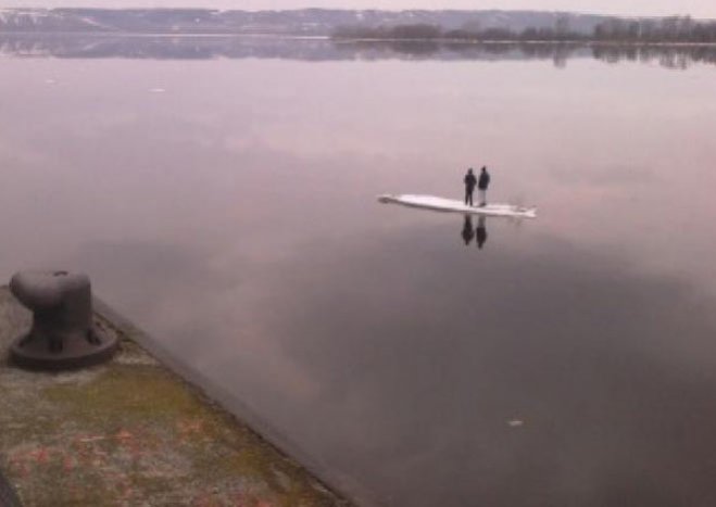 В Нижнекамске спасли молодых людей, оказавшихся на льдине