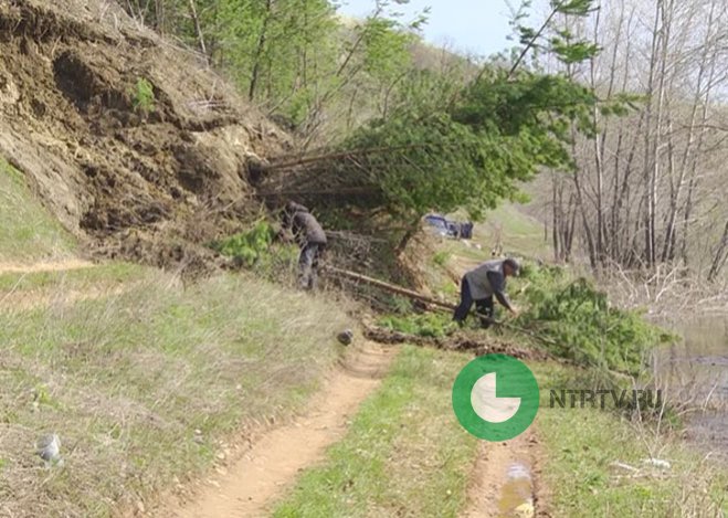 Нижнекамцы выбрались из плена, в который попали из-за оползня