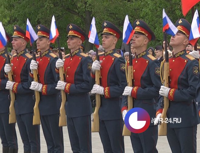 В Нижнекамске прошел парад с участием военнослужащих Преображенского полка