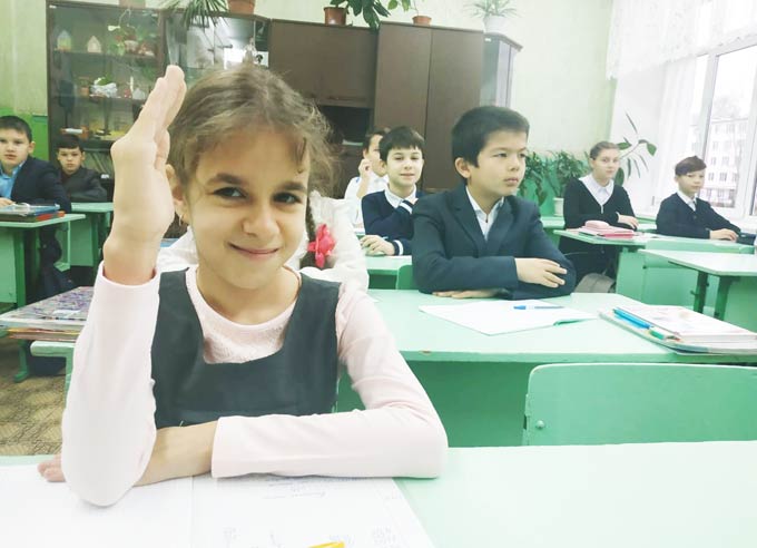 «Хрустальная девочка» из Нижнекамска начала посещать школу