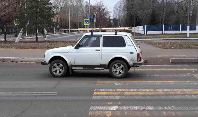 В Нижнекамске легковой автомобиль, промчавшись на запрещающий сигнал светофора,, сбил двух пешеходов