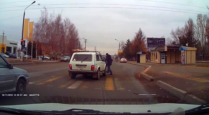 Водитель «Нивы», наехавший на пешеходов в Нижнекамске, уверен в своей невиновности