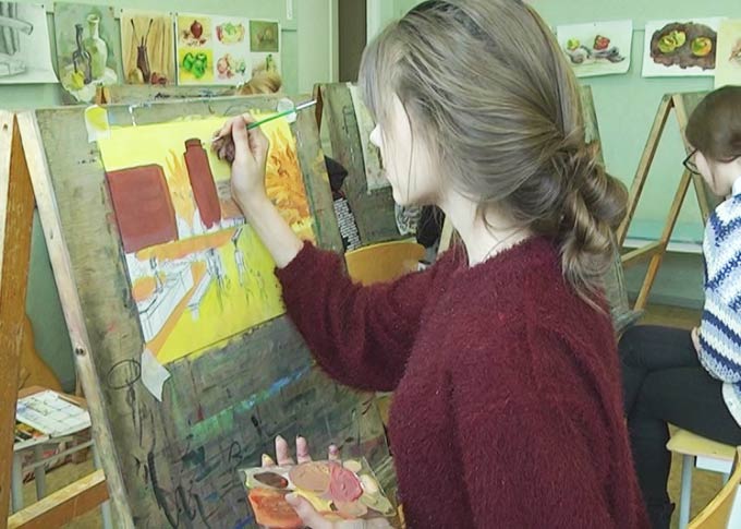 Почти 80 юных творцов встретились на конкурсе рисунков «Город творчества» в Нижнекамске