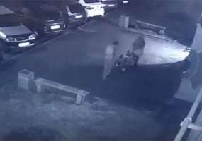 В Нижнекамске двое мужчин в 4 часа утра украли из подъезда детскую коляску