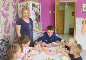 В преддверии Дня матери журналист НТР 24 рассказывает о многодетной семье из села Прости - НТР 24