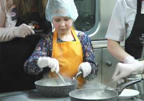 В нижнекамской школе по инициативе «Департамент продовольствия Казани» прошел кулинарный мастер-класс - НТР 24