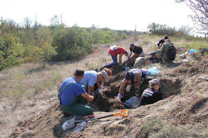 Нижнекамские поисковики на раскопках в Керчи нашли медальон погибшего солдата
