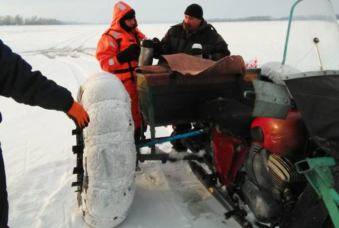 В Нижнекамском районе спасли рыбака, провалившегося в полынью на снегоходе