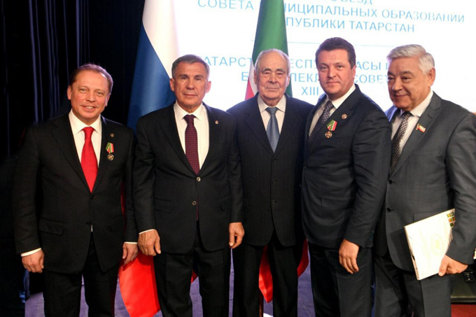 Айдар Метшин получил медаль «За заслуги перед республикой»