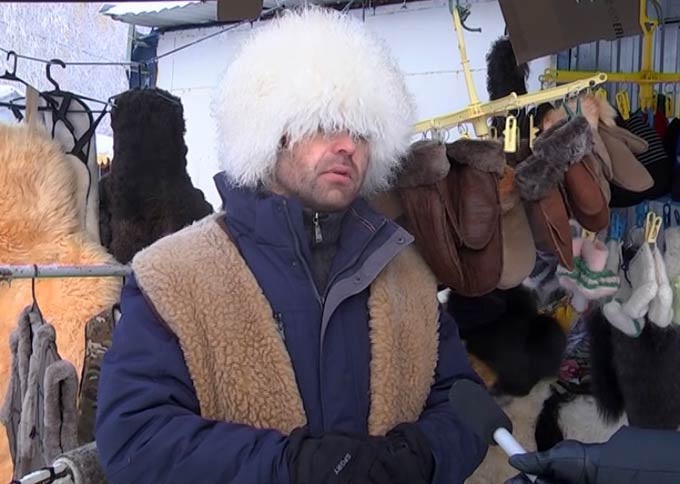 Нижнекамцам в морозные дни предлагают согреваться папахой чемпиона из Дагестана