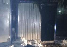 В Нижнекамске на территории промышленной зоны сгорел строительный вагончик - НТР 24