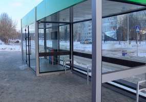 ДЕЗ: вандалы новую остановку в мкрн. №20 не разбивали, это сделал ветер - НТР 24