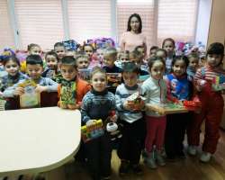 83-й детский сад (7-я группа) стали участниками акции "Стань Дедом Морозом!".