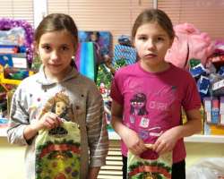 Ильсия и Гульсия Кутдусовы из многодетной семьи приняли участие в акции «Стань Дедом Морозом!»