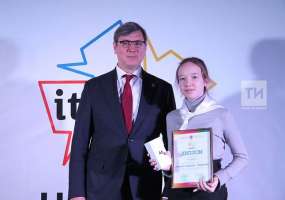 Роман Шайхутдинов наградил смартфонами 135 IT-чемпионов Татарстана - НТР 24