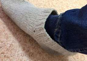 Мужчина угодил в реанимацию после того, как понюхал свои носки - НТР 24