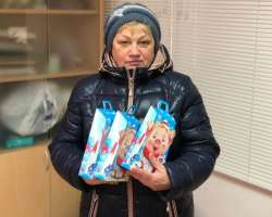 Подарки для акции НТР "Стань Дедом Морозом!" принесла Галина Андреева.