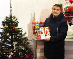 В акции "Стань Дедом Морозом!" участвует азербайджанская диаспора.