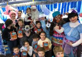 В Нижнекамске Фунтик и Дед Мороз поздравили детей с нарушением слуха с наступающим Новым годом - НТР 24