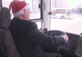 Водители «Нижнекамского ПАТП-1» перевоплотились в волшебников, чтобы участвовать в акции «Стань Дедом Морозом!» - НТР 24