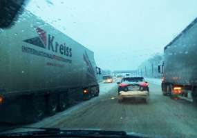 В Нижнекамске из-за непогоды на дорогах начались заторы, таксисты подняли цены - НТР 24