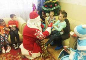 Дед Мороз НТР вручил новогодние подарки воспитанникам центра «Надежда»