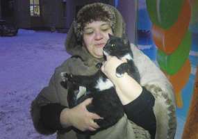 Нижнекамцы спасли Счастливчика, попавшего в узкий проем стены - НТР 24