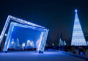 В Нижнекамске в четверг откроют сразу два елочных городка - НТР 24