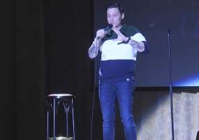 Стендап-комик Артур Шамгунов завершил год концертом в Нижнекамске - НТР 24