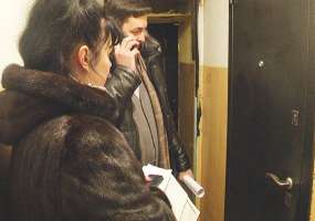 В Нижнекамске многодетный отец выгнал приставов, которые пришли требовать огромный долг за коммуналку - НТР 24