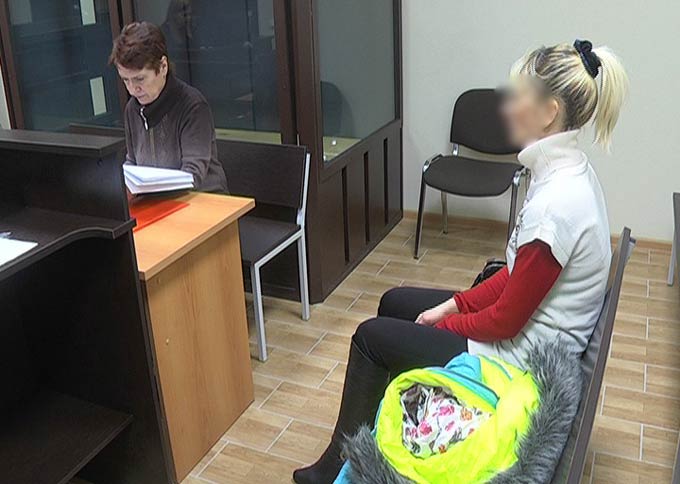 В Нижнекамске судят женщину, которая довела родную мать до самоубийства
