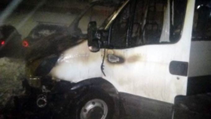 В Нижнекамском районе сгорел микроавтобус