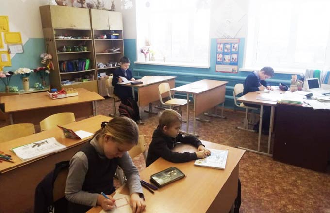 После фото учеников в зимних куртках, размещенного в соцсети, в школе села Прости стало тепло