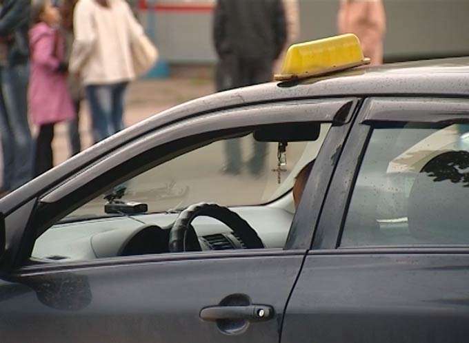 Нижнекамские таксисты объявили о собрании, чтобы обсудить стоимость их услуг