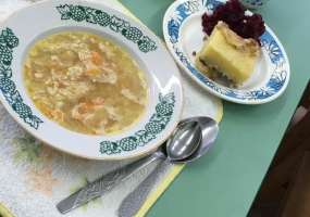 Роспотребнадзор пояснил запрет приносить еду из дома в школу - НТР 24