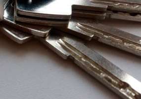 Мэр Дербента купил квартиру семье мальчика, который помогает маме убирать улицы города - НТР 24