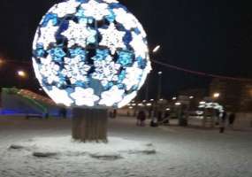 На территории елочного городка в Нижнекамске после жалобы установили туалет - НТР 24