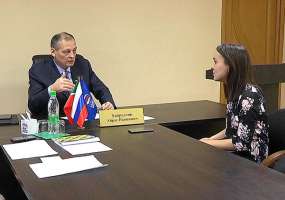 Нижнекамка пришла на прием к депутату Айрату Хайруллину, чтобы поблагодарить за вклад в ее выздоровление - НТР 24