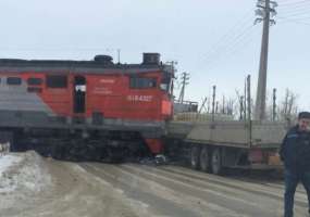 В Нижнекамске столкнулись «КАМАЗ» и тепловоз - НТР 24