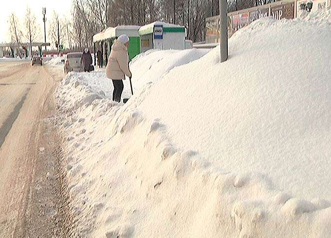 Нижнекамские коммунальщики  вновь не справляются с уборкой снега
