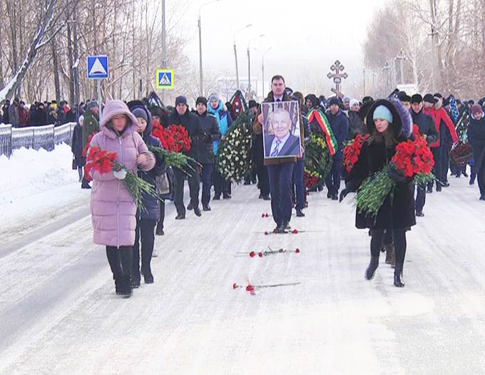 Основателя шинного производства в Нижнекамске Николая Зеленова похоронили на Аллее почетных граждан