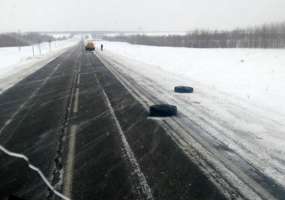На трассе под Нижнекамском молоковоз потерял два колеса во время движения - НТР 24